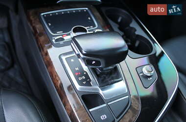 Внедорожник / Кроссовер Audi Q7 2017 в 