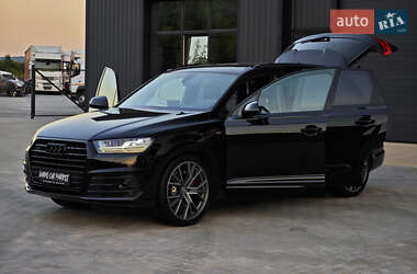 Позашляховик / Кросовер Audi Q7 2018 в 