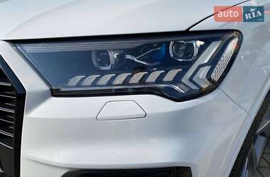 Позашляховик / Кросовер Audi Q7 2022 в 