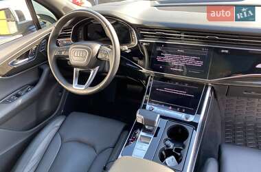 Позашляховик / Кросовер Audi Q7 2022 в 
