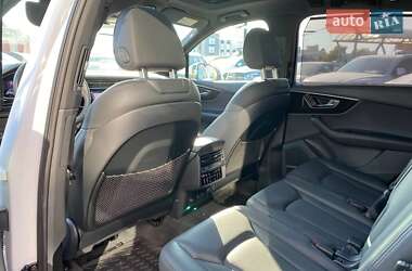 Позашляховик / Кросовер Audi Q7 2022 в 