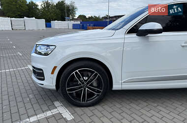 Позашляховик / Кросовер Audi Q7 2018 в 