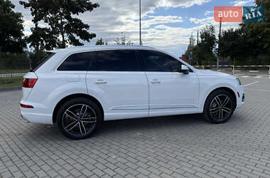 Позашляховик / Кросовер Audi Q7 2018 в 