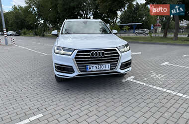 Позашляховик / Кросовер Audi Q7 2018 в 
