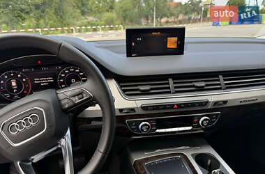 Позашляховик / Кросовер Audi Q7 2018 в 