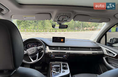 Позашляховик / Кросовер Audi Q7 2018 в 
