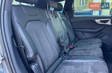 Внедорожник / Кроссовер Audi Q7 2015 в 