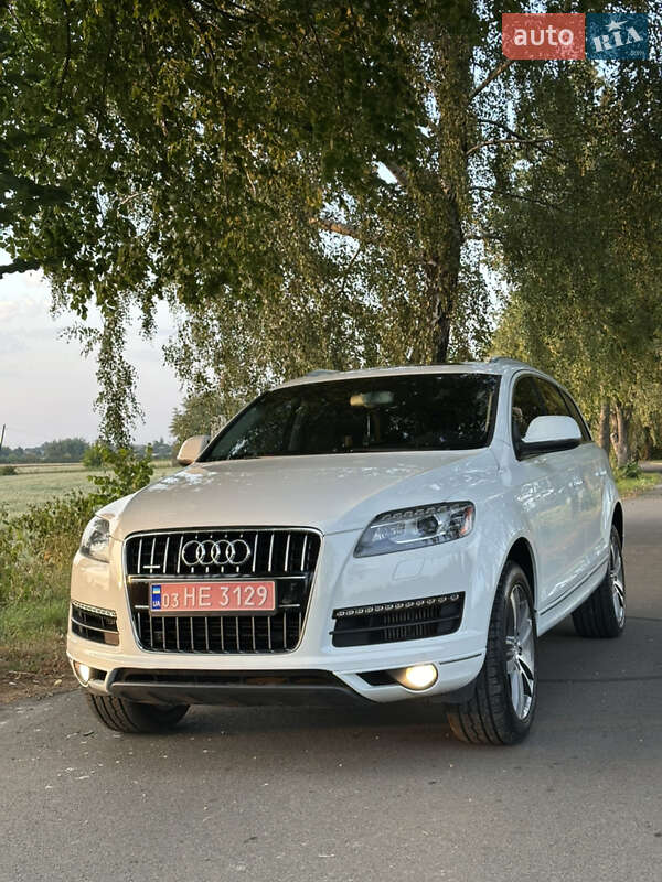 Внедорожник / Кроссовер Audi Q7 2015 в 