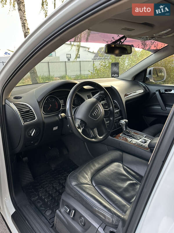 Позашляховик / Кросовер Audi Q7 2015 в Володимирі