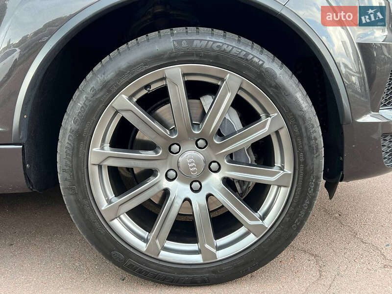 Позашляховик / Кросовер Audi Q7 2015 в Києві