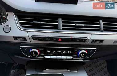 Позашляховик / Кросовер Audi Q7 2016 в 