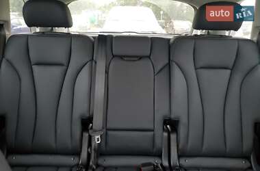 Позашляховик / Кросовер Audi Q7 2023 в 