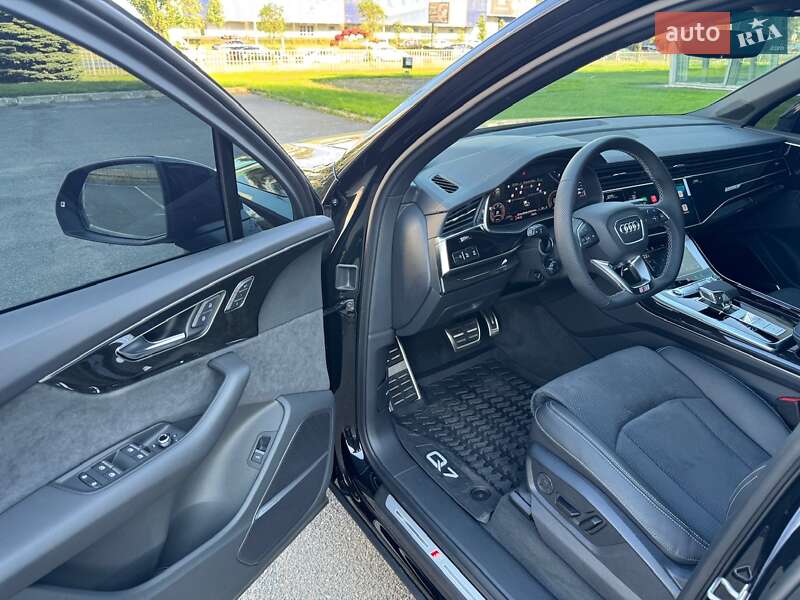 Позашляховик / Кросовер Audi Q7 2024 в Києві