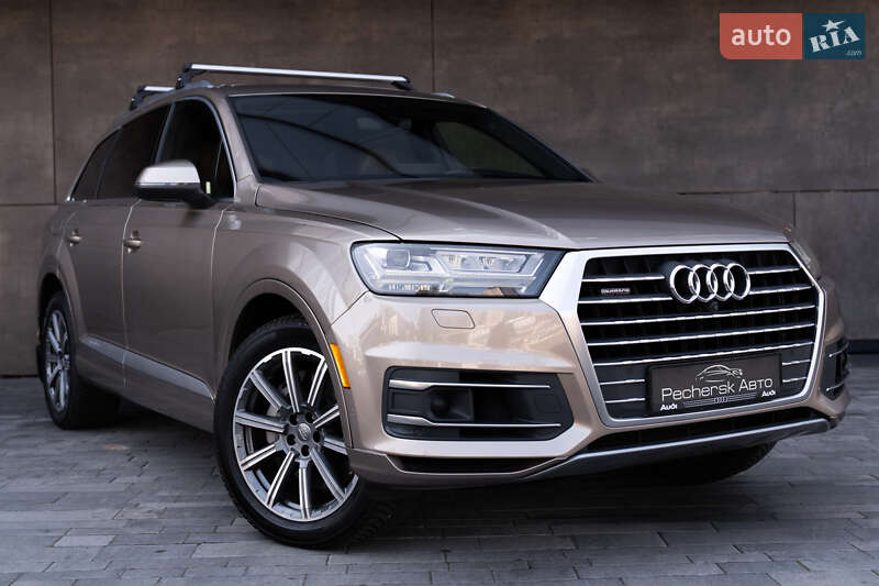 Позашляховик / Кросовер Audi Q7 2019 в 