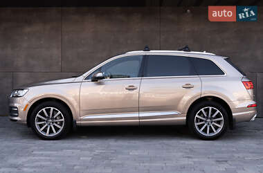 Позашляховик / Кросовер Audi Q7 2019 в 