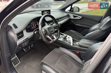 Позашляховик / Кросовер Audi Q7 2017 в 