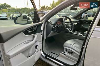 Позашляховик / Кросовер Audi Q7 2017 в 