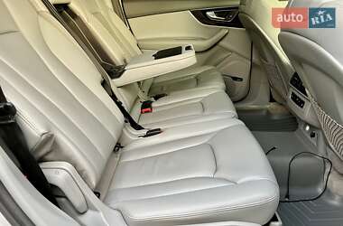Позашляховик / Кросовер Audi Q7 2017 в 