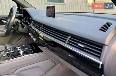 Позашляховик / Кросовер Audi Q7 2017 в 