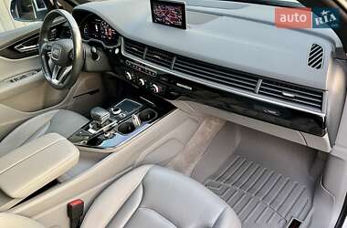 Позашляховик / Кросовер Audi Q7 2017 в 