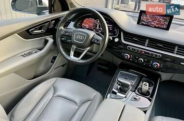 Позашляховик / Кросовер Audi Q7 2017 в 