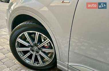 Позашляховик / Кросовер Audi Q7 2017 в 