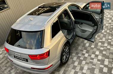 Позашляховик / Кросовер Audi Q7 2017 в 