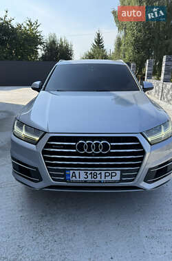 Внедорожник / Кроссовер Audi Q7 2017 в 