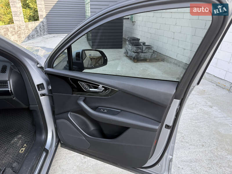 Внедорожник / Кроссовер Audi Q7 2017 в Киеве