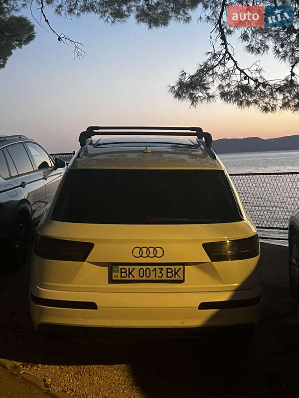 Позашляховик / Кросовер Audi Q7 2016 в Рівному