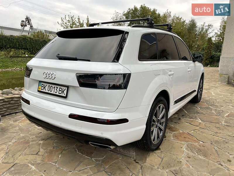 Позашляховик / Кросовер Audi Q7 2016 в Рівному