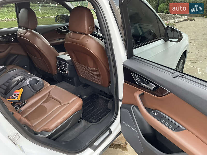 Позашляховик / Кросовер Audi Q7 2016 в Рівному