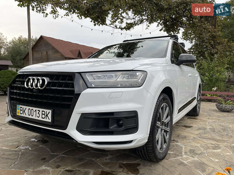 Позашляховик / Кросовер Audi Q7 2016 в Рівному