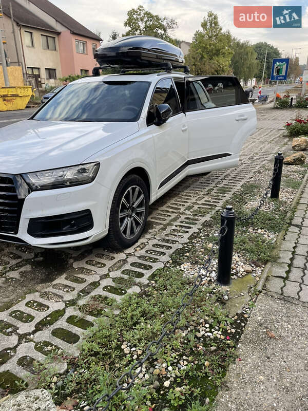 Позашляховик / Кросовер Audi Q7 2016 в Рівному