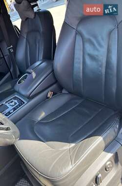 Позашляховик / Кросовер Audi Q7 2013 в 