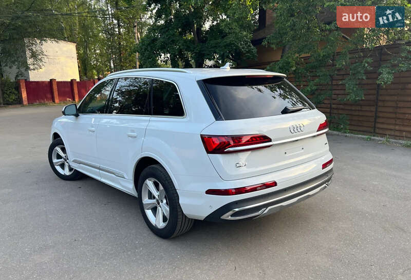 Позашляховик / Кросовер Audi Q7 2020 в Рівному