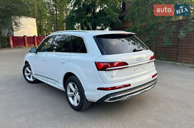 Внедорожник / Кроссовер Audi Q7 2020 в 