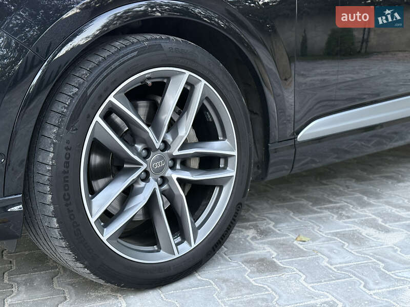 Внедорожник / Кроссовер Audi Q7 2016 в Ровно