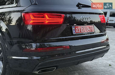 Внедорожник / Кроссовер Audi Q7 2016 в 
