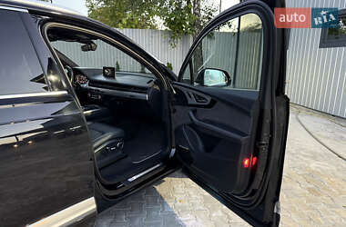 Внедорожник / Кроссовер Audi Q7 2016 в 