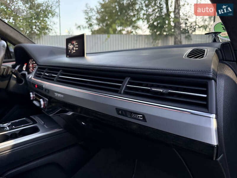 Внедорожник / Кроссовер Audi Q7 2016 в Ровно