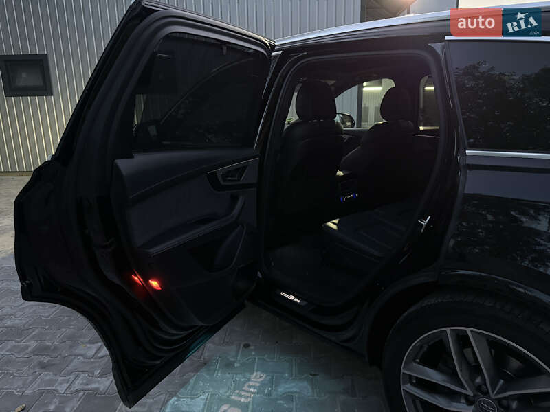 Внедорожник / Кроссовер Audi Q7 2016 в Ровно