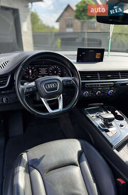 Позашляховик / Кросовер Audi Q7 2016 в 