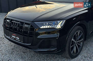 Позашляховик / Кросовер Audi Q7 2023 в 