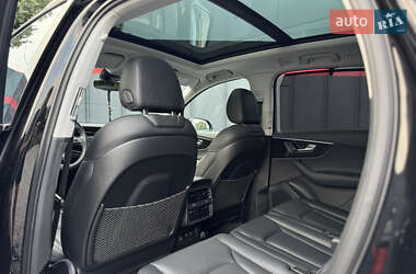 Позашляховик / Кросовер Audi Q7 2023 в 