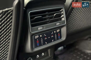 Позашляховик / Кросовер Audi Q7 2023 в 