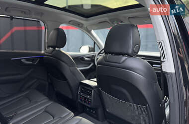 Позашляховик / Кросовер Audi Q7 2023 в 