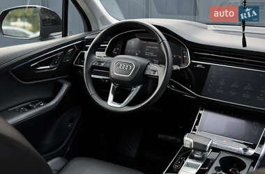 Позашляховик / Кросовер Audi Q7 2023 в 