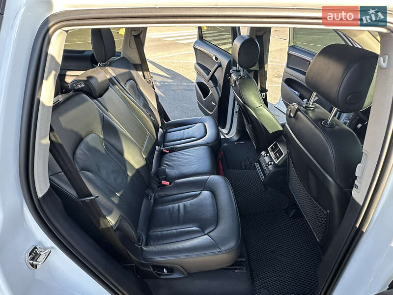 Позашляховик / Кросовер Audi Q7 2015 в Києві