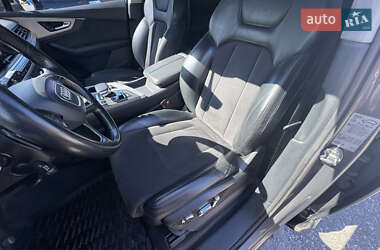 Внедорожник / Кроссовер Audi Q7 2016 в 